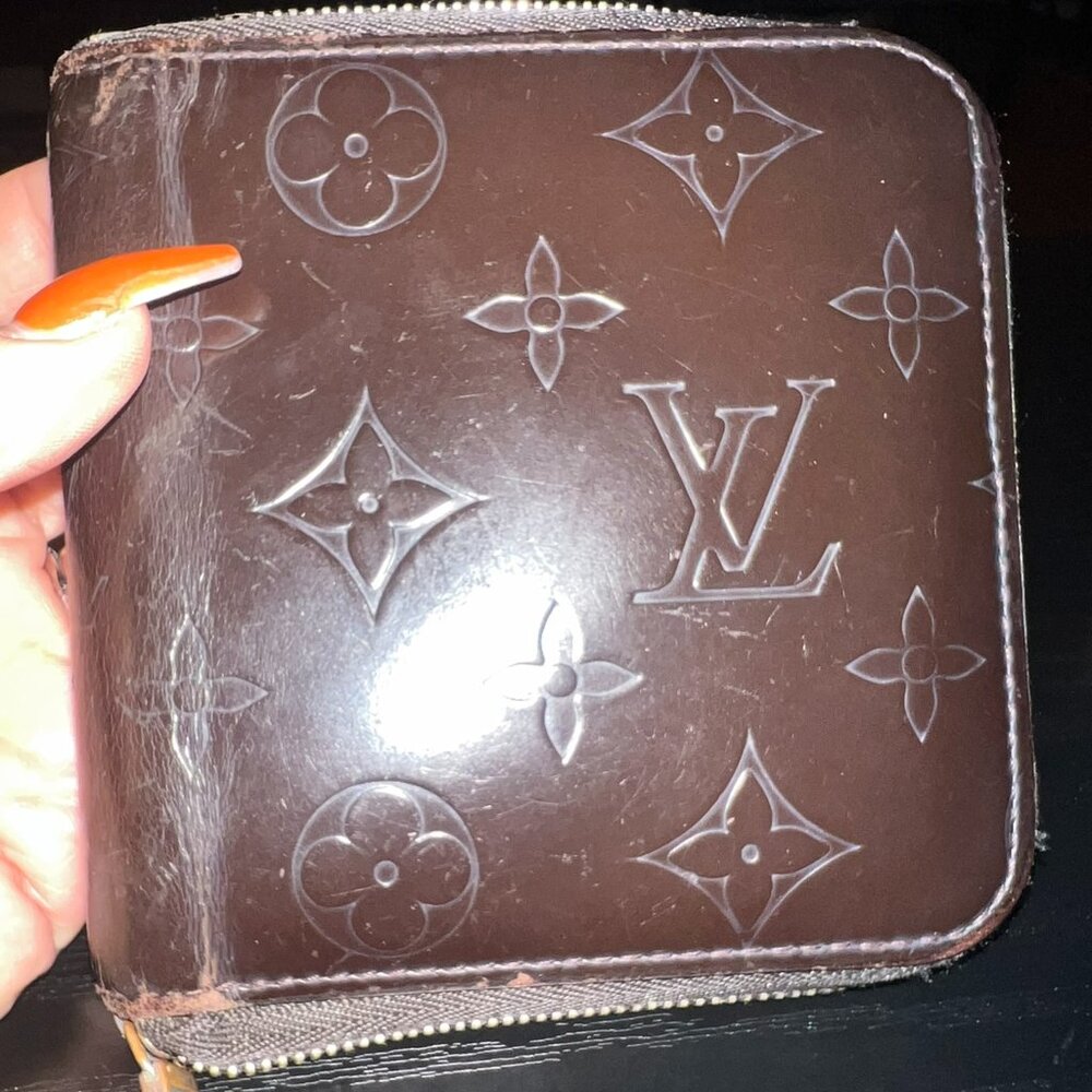 Louis Vuitton men's Amarante Vernis Zippy Coin Purse Wallet. Preloved